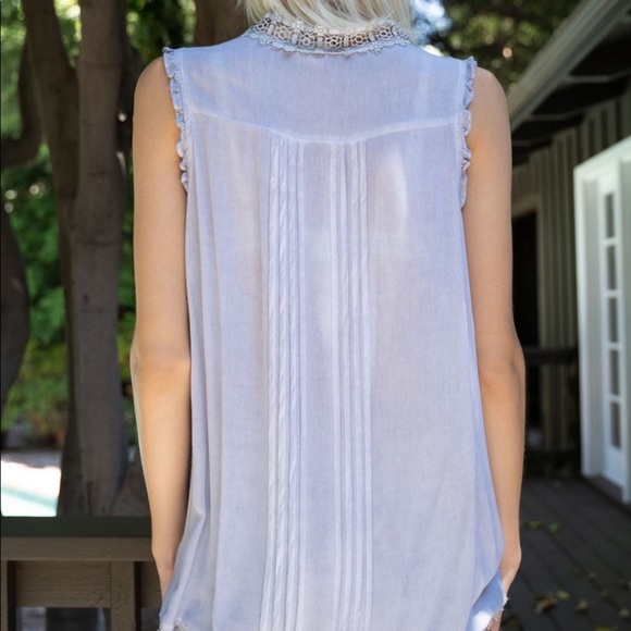 POL Dove Grey V-Neck Lace Crocket Sleeveless Top - Picture 6 of 6